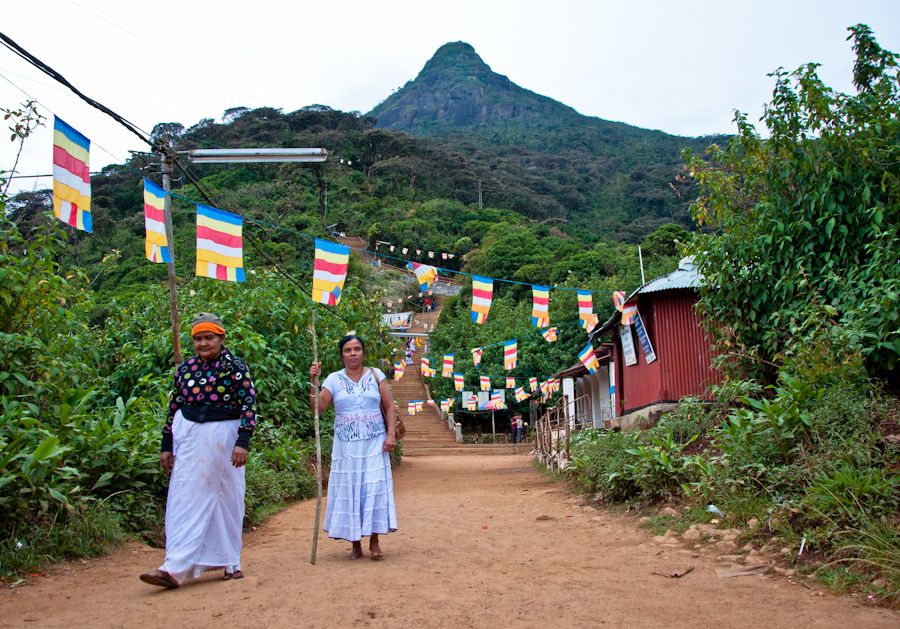 Sri Lanka, pico de adan, sagrado, peregrinacion, mujeres, budistas